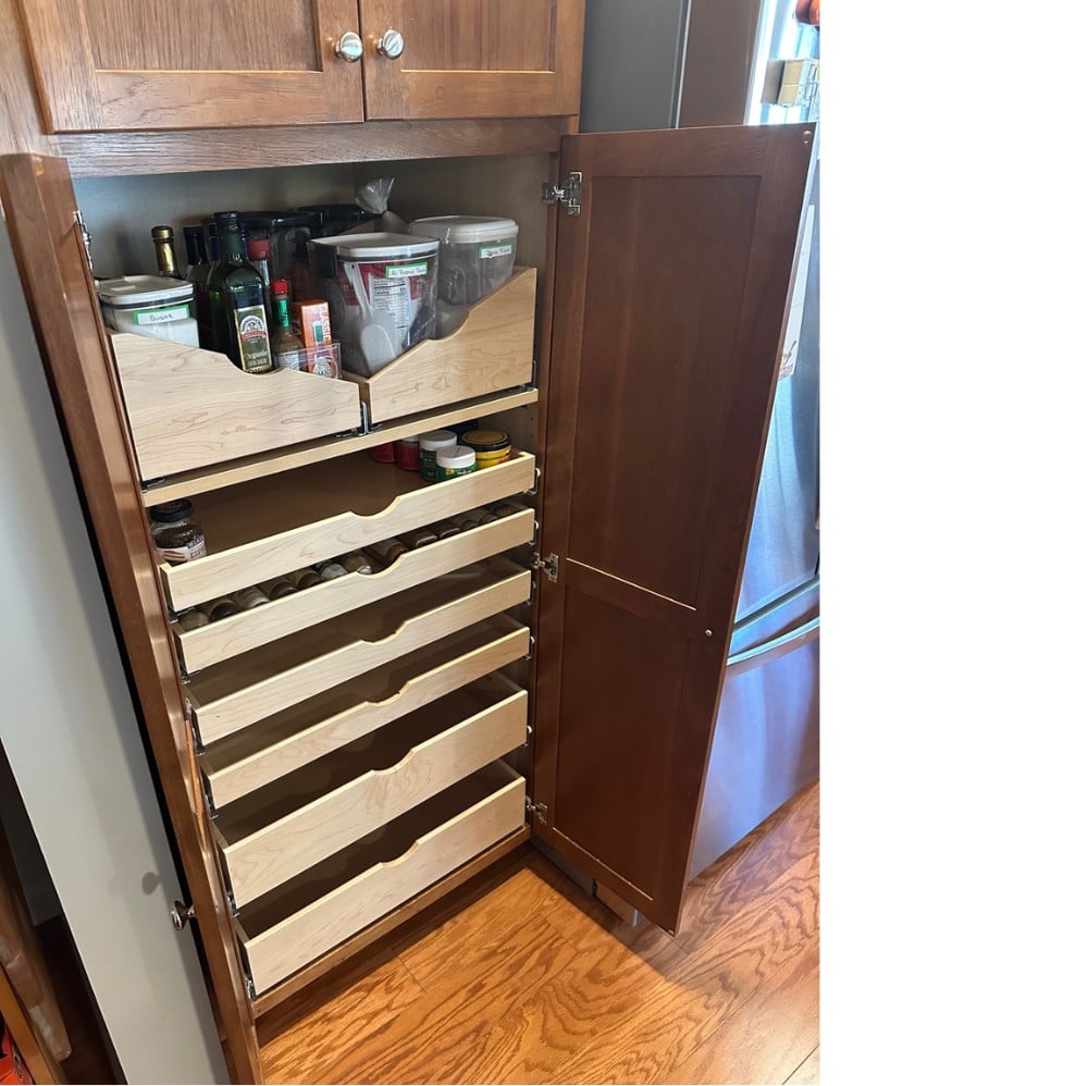 Pantry cabinet