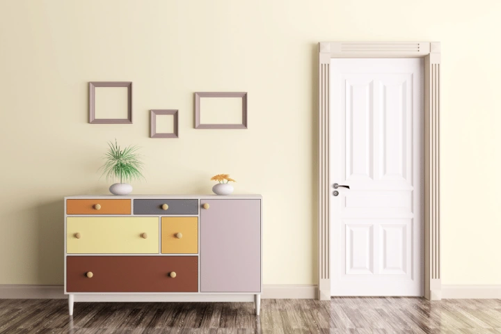 Easy to reach drawer built-in-bookshelf.