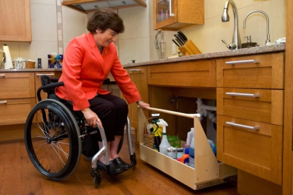 Rosemarie Rossetti inspecting shelves (4).